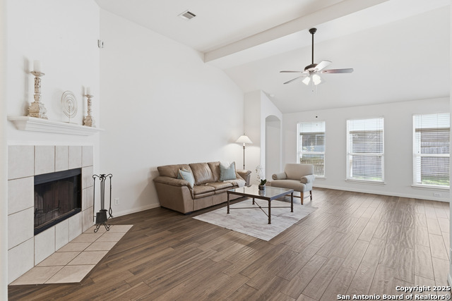 Listing photo id 3 for 2815 Wild Cherry