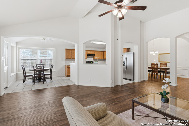 Listing photo id 7 for 2815 Wild Cherry