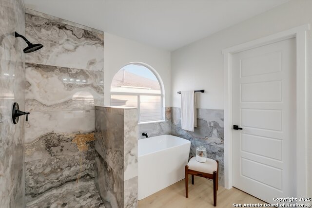 Image 20 of 32 For 8907 Imperial Cross