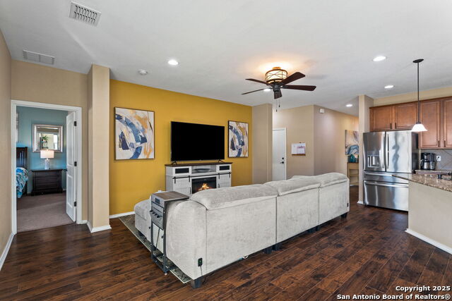 Image 16 of 40 For 9919 Copper Rise