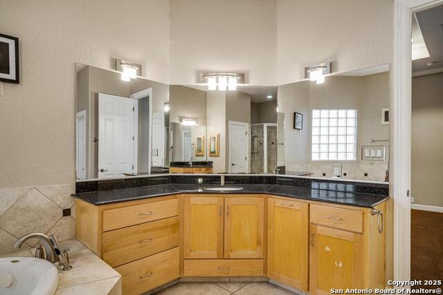 Image 23 of 33 For 3439 Monterrey Oak