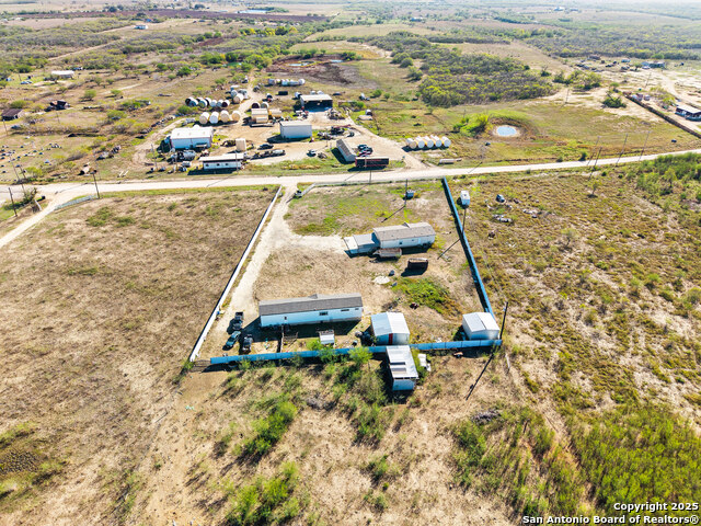 Listing photo id 8 for 664 County Road 483