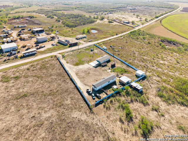 Listing photo id 9 for 664 County Road 483