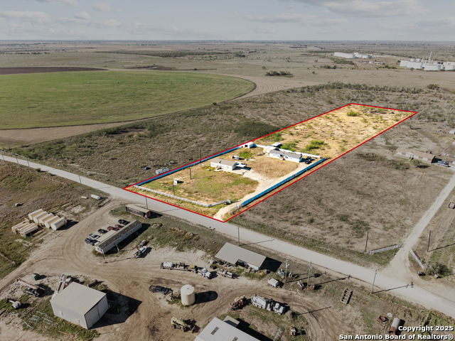 Listing photo id 4 for 664 County Road 483