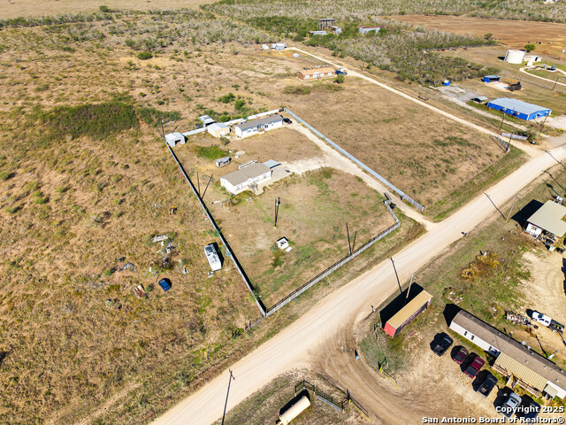 Listing photo id 5 for 664 County Road 483