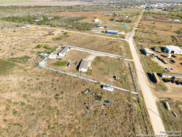 Listing photo id 6 for 664 County Road 483