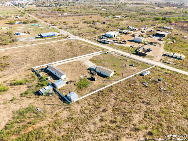 Listing photo id 7 for 664 County Road 483