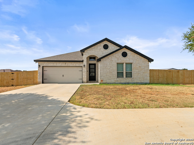 Details for 132 Medium Meadow, Lytle, TX 78052