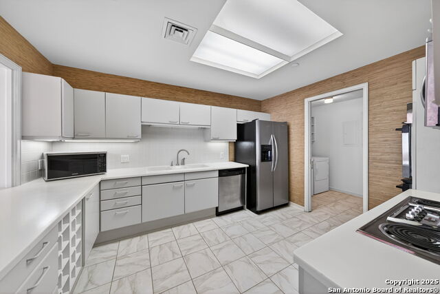 Image 11 of 35 For 200 Patterson  Apt 210