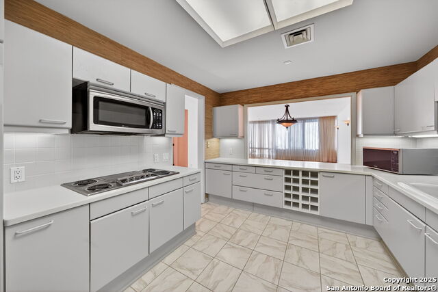 Image 13 of 35 For 200 Patterson  Apt 210