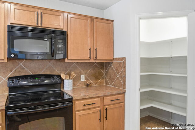 Image 13 of 36 For 5457 Storm King