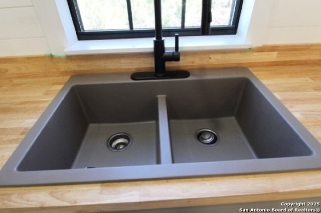 Image 10 of 39 For 403 Private Road 1523