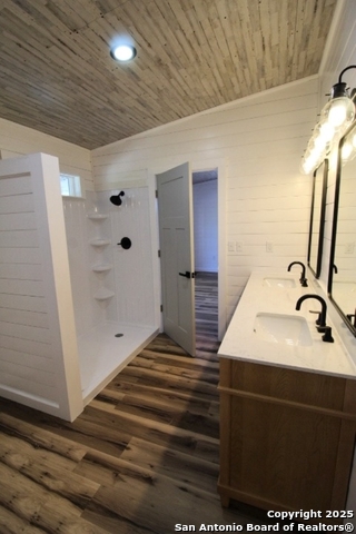 Image 16 of 39 For 403 Private Road 1523