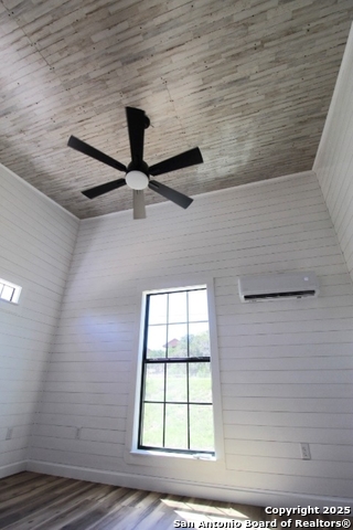 Image 17 of 39 For 403 Private Road 1523