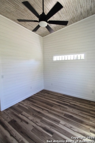 Image 18 of 39 For 403 Private Road 1523