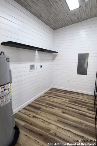 Image 23 of 39 For 403 Private Road 1523