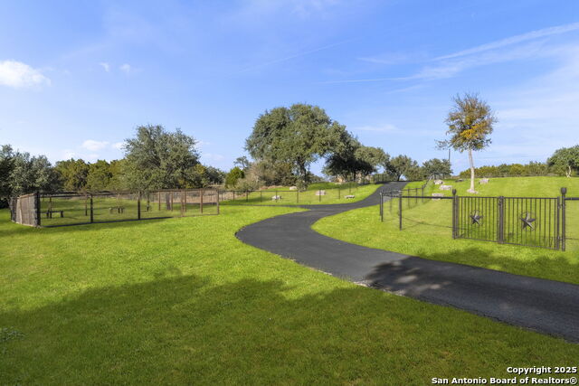 Listing photo id 3 for 1041 Homestead Ridge