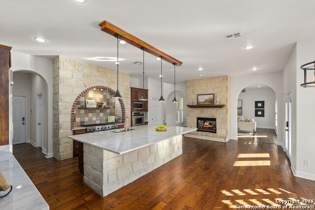 Listing photo id 5 for 1041 Homestead Ridge