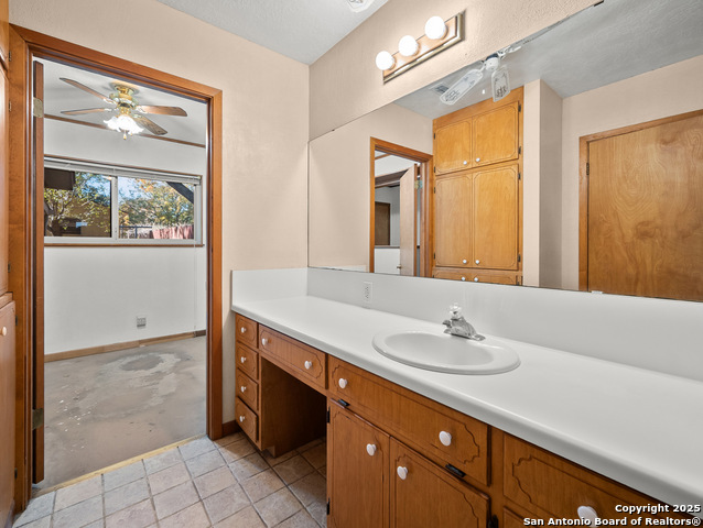 Image 22 of 36 For 612 Bluebonnet St