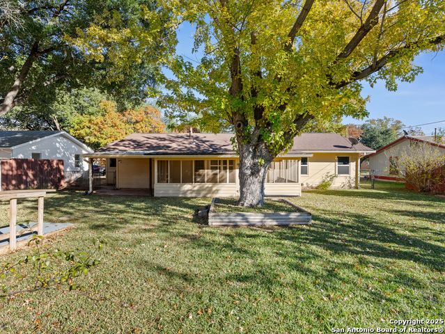 Image 31 of 36 For 612 Bluebonnet St