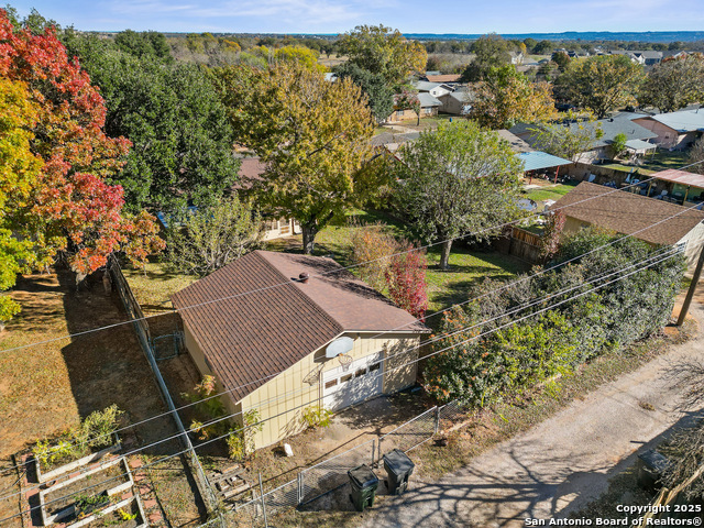 Image 34 of 36 For 612 Bluebonnet St