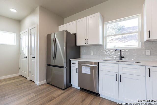 Image 10 of 26 For 327 Bee 101