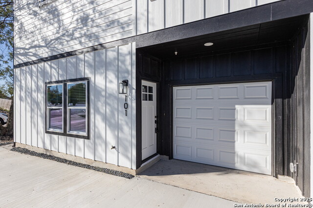 Image 4 of 26 For 327 Bee 101