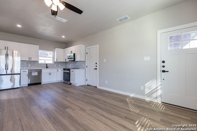 Image 6 of 26 For 327 Bee 101