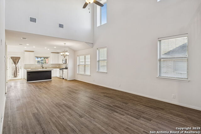 Image 2 of 29 For 629 Jaboncillo