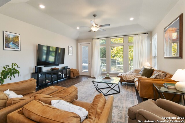 Image 10 of 41 For 16522 Glen Eve Path