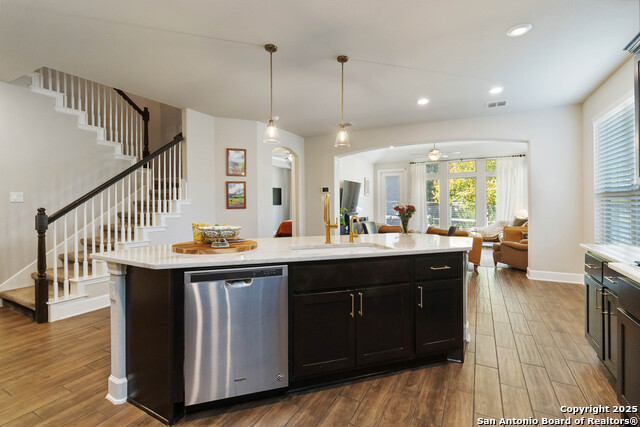 Image 18 of 41 For 16522 Glen Eve Path