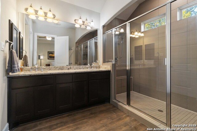 Image 27 of 41 For 16522 Glen Eve Path