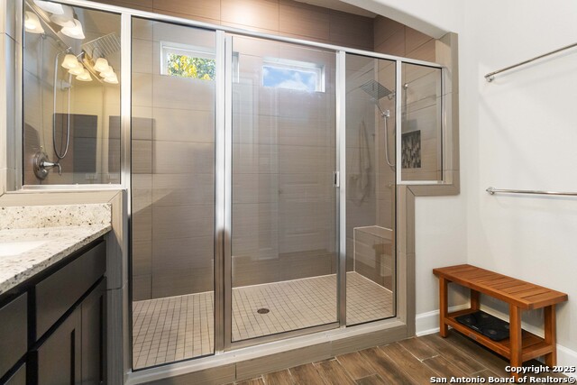 Image 28 of 41 For 16522 Glen Eve Path