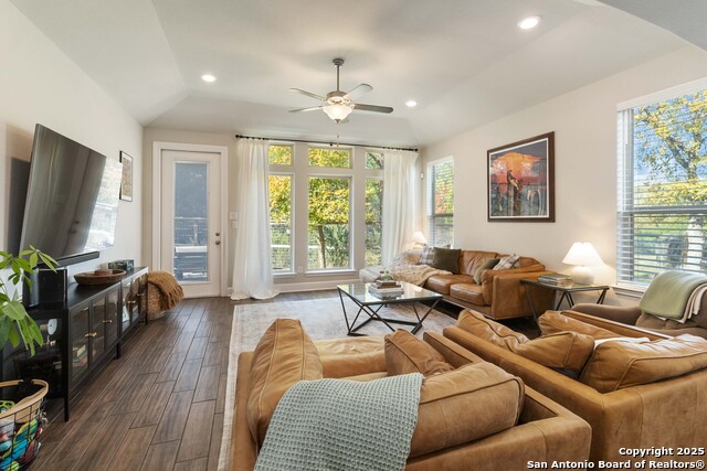 Image 9 of 41 For 16522 Glen Eve Path