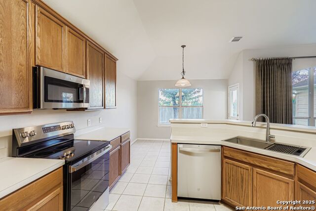 Image 13 of 38 For 937 Forest Ridge