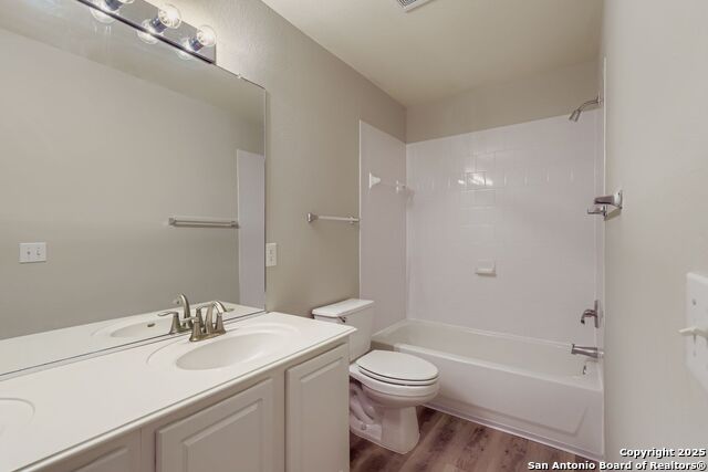 Image 23 of 38 For 937 Forest Ridge