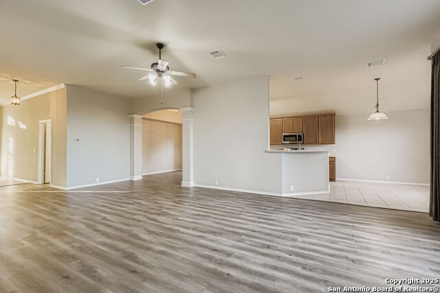 Image 7 of 38 For 937 Forest Ridge