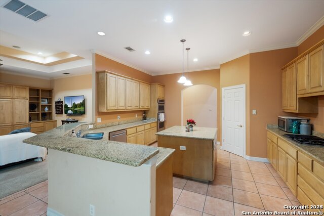 Listing photo id 13 for 702 Bluff Breeze