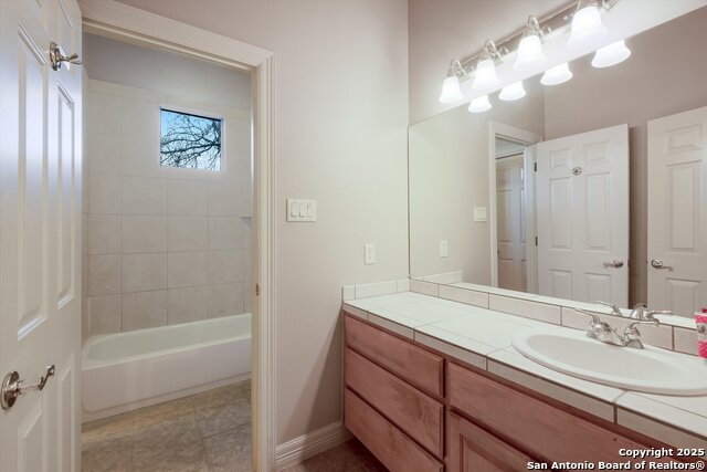 Listing photo id 22 for 702 Bluff Breeze