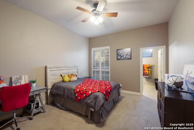 Listing photo id 23 for 702 Bluff Breeze