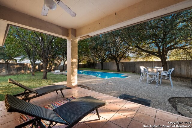 Listing photo id 26 for 702 Bluff Breeze