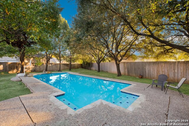 Listing photo id 27 for 702 Bluff Breeze