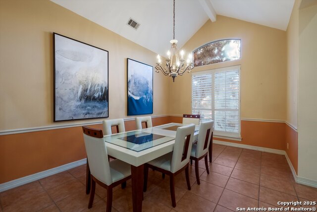 Listing photo id 1 for 702 Bluff Breeze