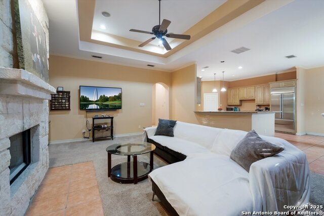 Listing photo id 2 for 702 Bluff Breeze