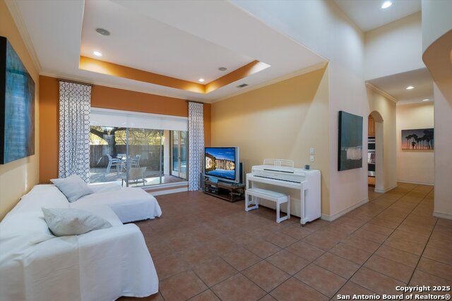 Listing photo id 3 for 702 Bluff Breeze