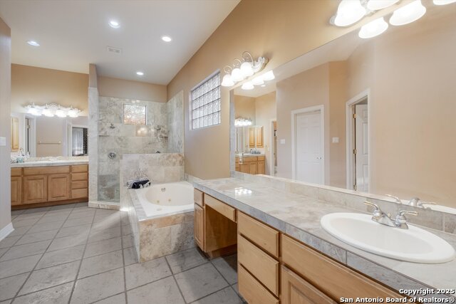 Listing photo id 6 for 702 Bluff Breeze