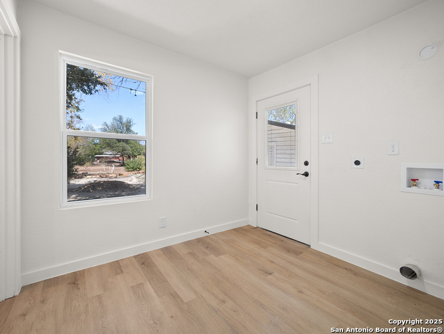 Listing photo id 10 for 1223 Mally W