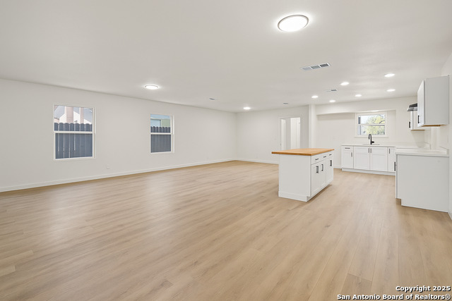 Listing photo id 0 for 1223 Mally W