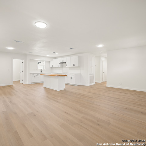 Listing photo id 1 for 1223 Mally W