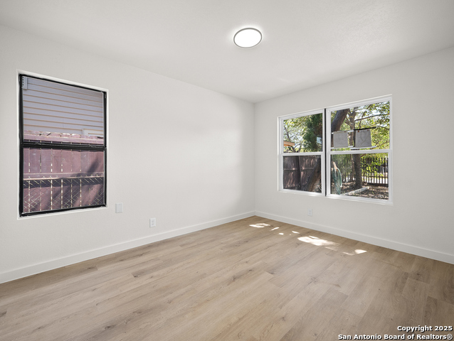 Listing photo id 2 for 1223 Mally W